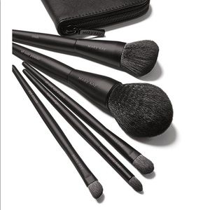 Complete makeup brush set